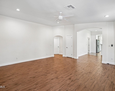 17181 N 52nd Avenue - Photo Thumbnail 14