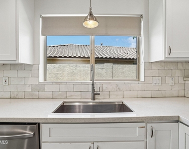 17181 N 52nd Avenue - Photo Thumbnail 6