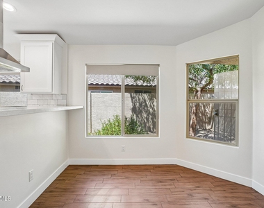 17181 N 52nd Avenue - Photo Thumbnail 13