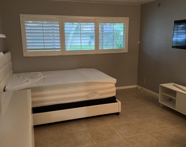 355 Se 7th Street - Photo Thumbnail 9