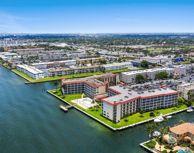 100 Paradise Harbour Boulevard - Photo Thumbnail 15