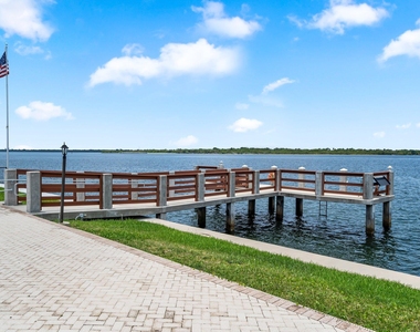 100 Paradise Harbour Boulevard - Photo Thumbnail 25