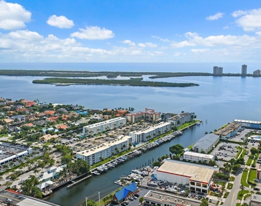 100 Paradise Harbour Boulevard - Photo Thumbnail 3