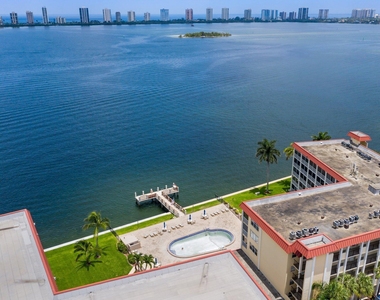 100 Paradise Harbour Boulevard - Photo Thumbnail 21