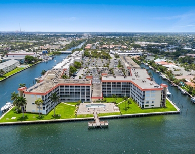 100 Paradise Harbour Boulevard - Photo Thumbnail 14