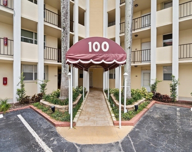 100 Paradise Harbour Boulevard - Photo Thumbnail 23