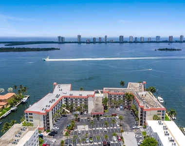 100 Paradise Harbour Boulevard - Photo Thumbnail 8
