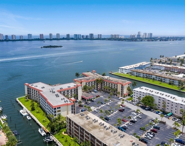 100 Paradise Harbour Boulevard - Photo Thumbnail 9