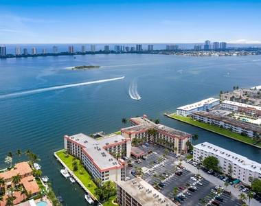 100 Paradise Harbour Boulevard - Photo Thumbnail 18