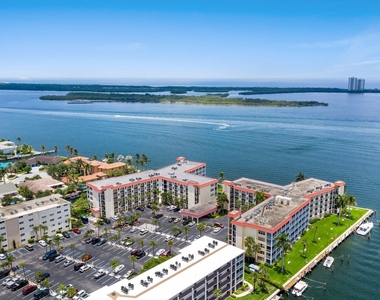 100 Paradise Harbour Boulevard - Photo Thumbnail 10