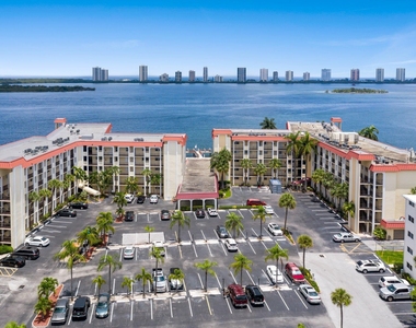 100 Paradise Harbour Boulevard - Photo Thumbnail 20