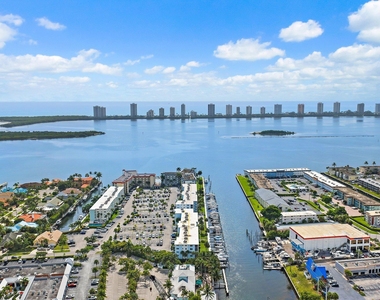 100 Paradise Harbour Boulevard - Photo Thumbnail 2