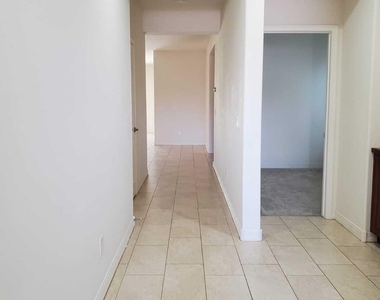 9987 W Foothill Drive - Photo Thumbnail 5