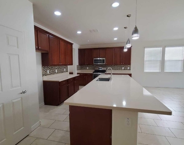 9987 W Foothill Drive - Photo Thumbnail 18