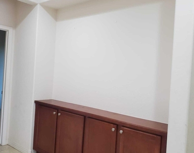 9987 W Foothill Drive - Photo Thumbnail 6