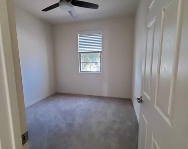 9987 W Foothill Drive - Photo Thumbnail 11
