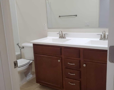 9987 W Foothill Drive - Photo Thumbnail 7