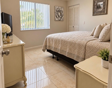 127 Lake Pine Circle - Photo Thumbnail 8