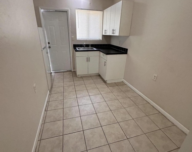 300 Sw 10th Avenue - Photo Thumbnail 6