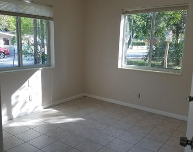 300 Sw 10th Avenue - Photo Thumbnail 8