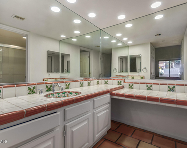 4200 N Miller Road - Photo Thumbnail 15