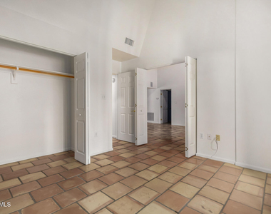 4200 N Miller Road - Photo Thumbnail 17