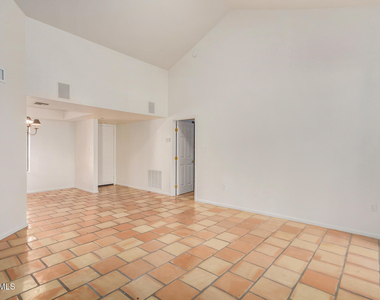 4200 N Miller Road - Photo Thumbnail 11