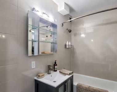 2027 1st Avenue - Photo Thumbnail 7