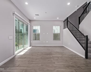17118 N 50th Way - Photo Thumbnail 12