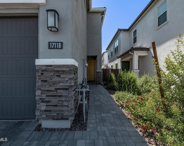 17118 N 50th Way - Photo Thumbnail 6