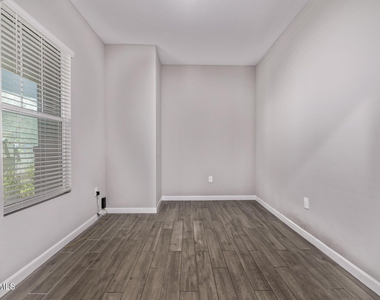 17118 N 50th Way - Photo Thumbnail 7