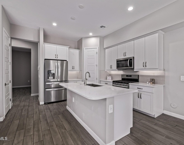 17118 N 50th Way - Photo Thumbnail 14