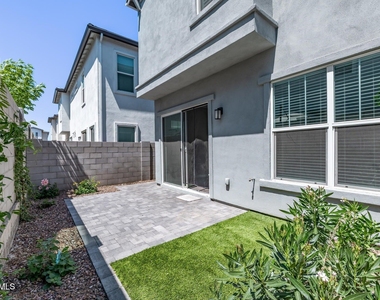 17118 N 50th Way - Photo Thumbnail 43