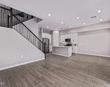 17118 N 50th Way - Photo Thumbnail 10