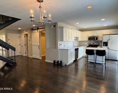 5611 N 79th Street - Photo Thumbnail 9