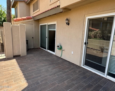 5611 N 79th Street - Photo Thumbnail 1