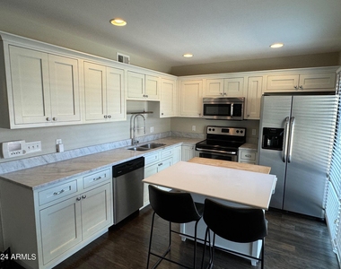 5611 N 79th Street - Photo Thumbnail 3