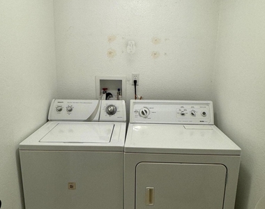 5611 N 79th Street - Photo Thumbnail 7