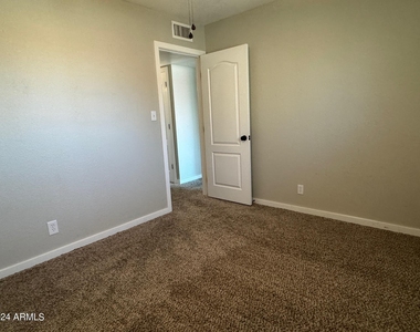 5611 N 79th Street - Photo Thumbnail 14