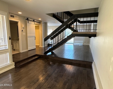 5611 N 79th Street - Photo Thumbnail 4