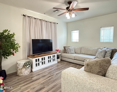 8115 W Lynwood Street - Photo Thumbnail 3