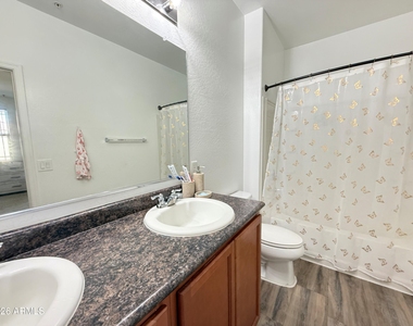 8115 W Lynwood Street - Photo Thumbnail 18