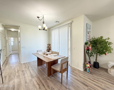 8115 W Lynwood Street - Photo Thumbnail 7