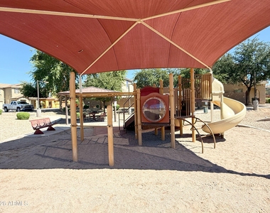 8115 W Lynwood Street - Photo Thumbnail 21