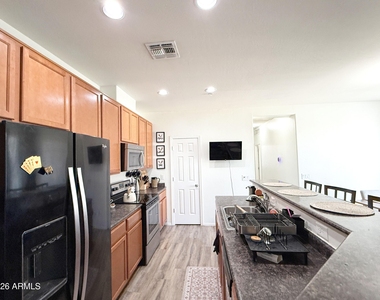 8115 W Lynwood Street - Photo Thumbnail 11