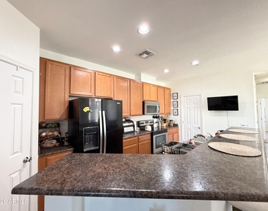 8115 W Lynwood Street - Photo Thumbnail 8