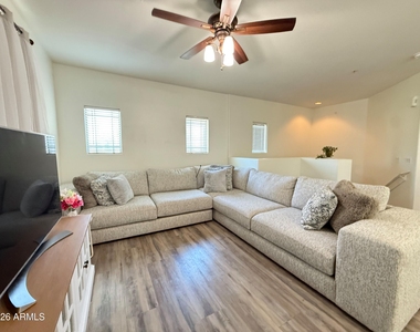 8115 W Lynwood Street - Photo Thumbnail 4