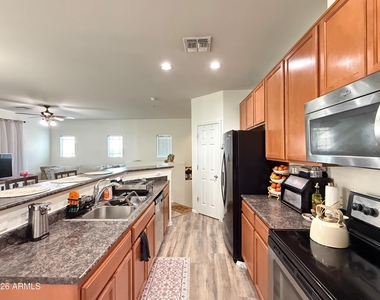 8115 W Lynwood Street - Photo Thumbnail 10