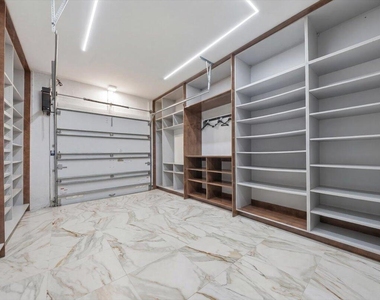 9769 Bozzano Drive - Photo Thumbnail 42