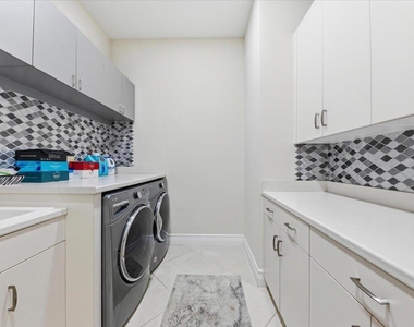 9769 Bozzano Drive - Photo Thumbnail 41